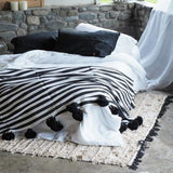 Deco trend: Black and White Stripes in your bedroom