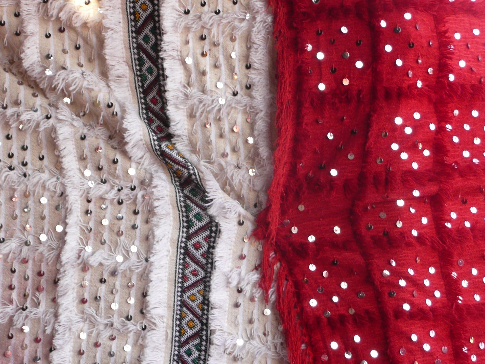 Moroccan Blankets: The Complete Guide to Handwoven Wool, Sabra & Chefchaouen Throws