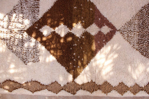 Adrar — lateral lozenge chain detail