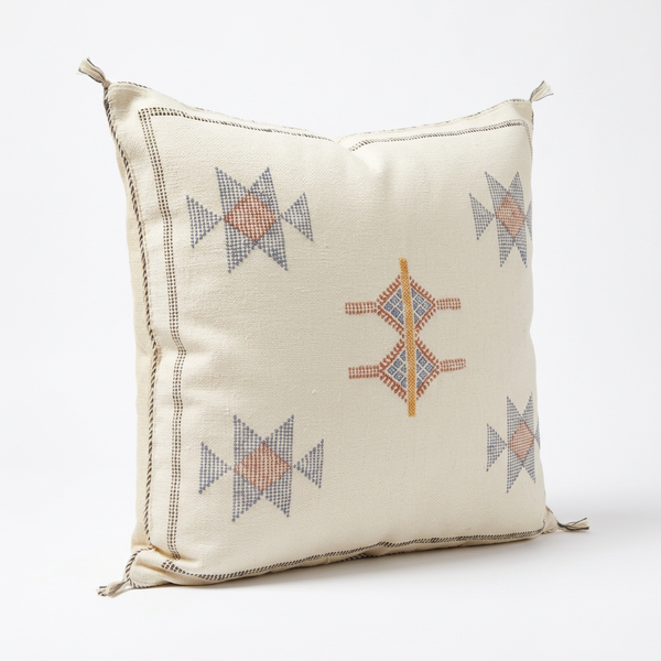 Amir pillow in a three-quarter position on a white background