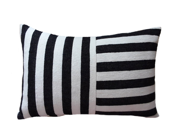Moroccan Pillow Cover - Lumbar - Black and White - Croisé Simple
