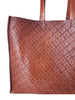 Shopper bag with all-over carving